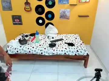 Meisevil77  live sex cam