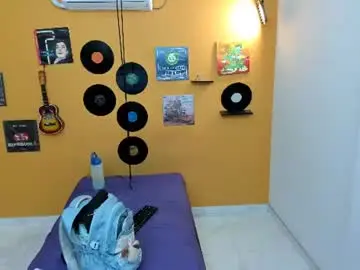 Meisevil77  live sex cam