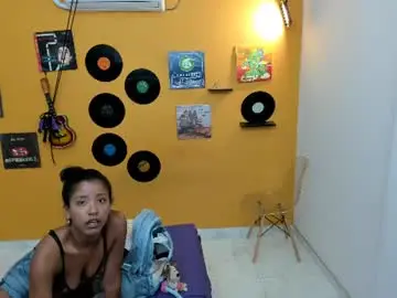 Meisevil77  live sex cam