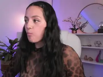 Nahiapaws  live sex cam