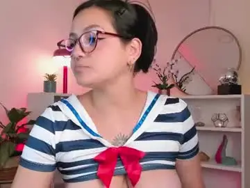 Nahiapaws  live sex cam