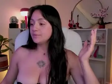 Nahiapaws  live sex cam