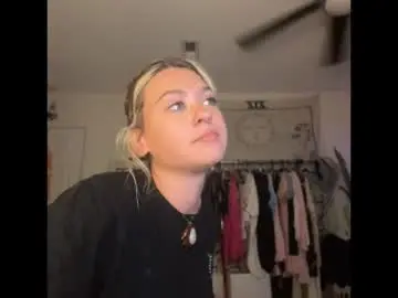 Peachesncreampiezz  live sex cam