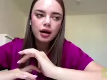 Incredeblemira  live sex cam