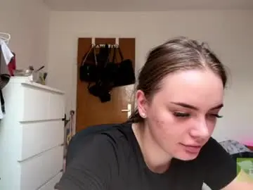Incredeblemira  live sex cam