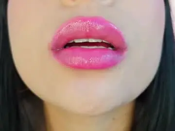 Mia_roux1  live sex cam