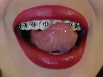 Mia_roux1  live sex cam