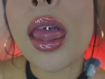 Mia_roux1  live sex cam