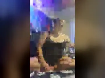 Momx4  live sex cam