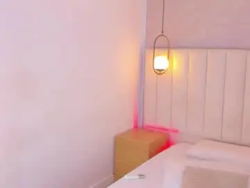 Kosmic_21  live sex cam