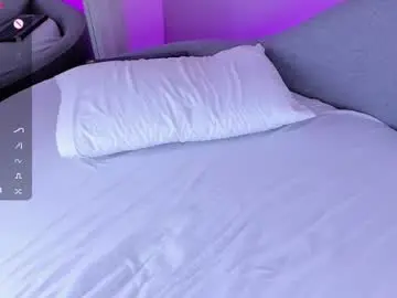 Kosmic_21  live sex cam