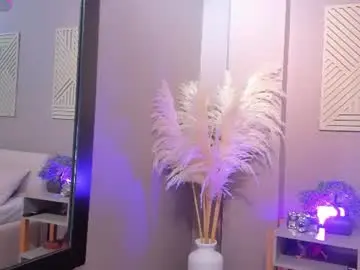 Kosmic_21  live sex cam