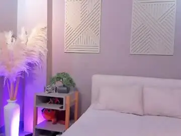 Kosmic_21  live sex cam