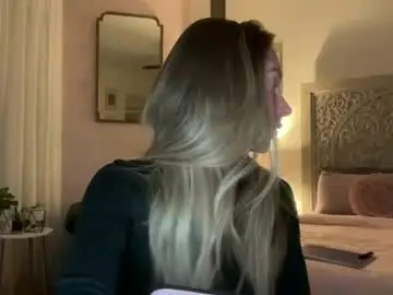 Sarahgiroux86  live sex cam