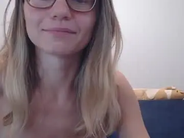 Shy_moony  live sex cam