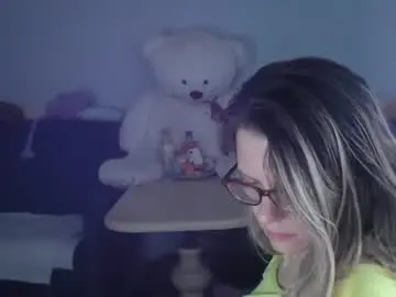 Shy_moony  live sex cam