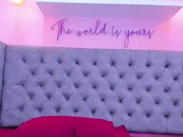 Curvy_bigass18  live sex cam