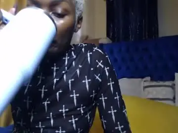 Prettyquee  live sex cam