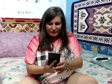 Adelinemilf  live sex cam