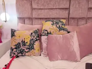 Charlottehart1  live sex cam