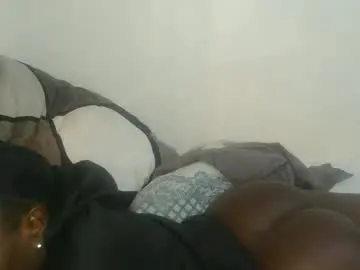 Larvy12  live sex cam