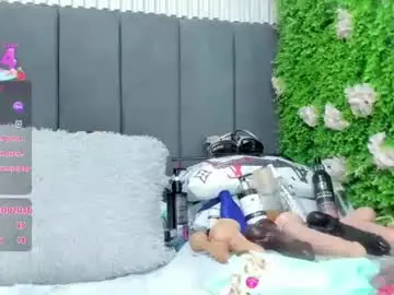 Michelle_busty_  live sex cam