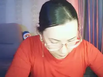 Moodiemira  live sex cam