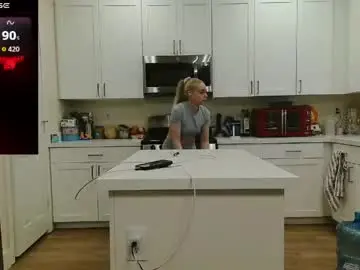 Blondiebubblebooty  live sex cam