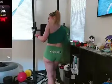 Blondiebubblebooty  live sex cam
