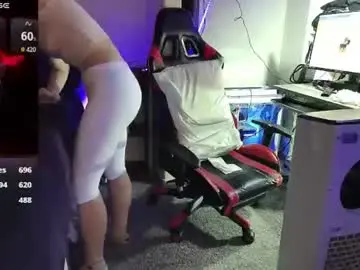 Blondiebubblebooty  live sex cam