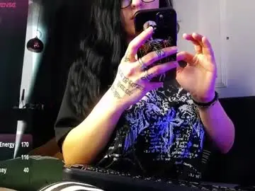 Raven_foxxy  live sex cam