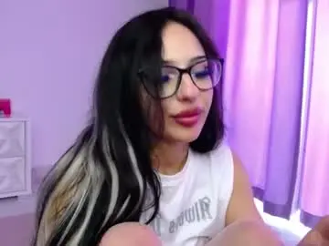 Raven_foxxy  live sex cam
