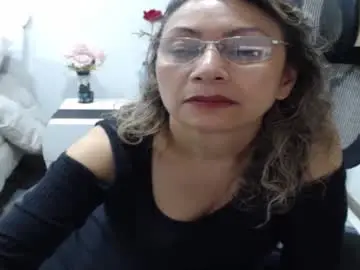 Yessilatin  live sex cam