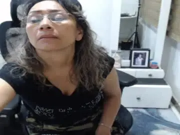 Yessilatin  live sex cam