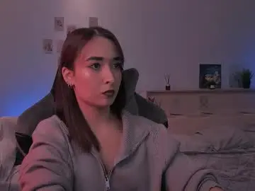 Yourjullymoon  live sex cam