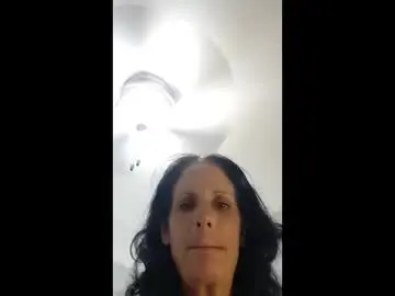 Blueyesnola  live sex cam