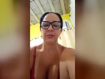 Suzy475  live sex cam