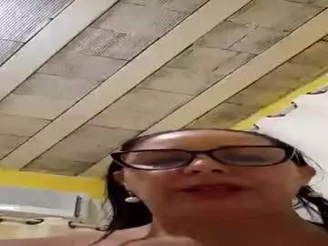 Suzy475  live sex cam