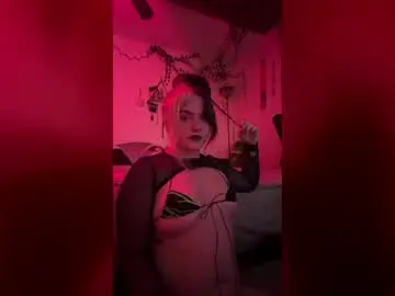 Vadaplays  live sex cam