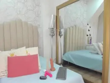 Drinklau18  live sex cam