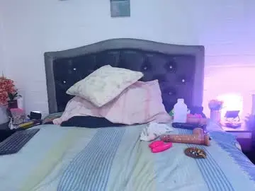 Queenmature  live sex cam