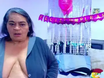 Queenmature  live sex cam