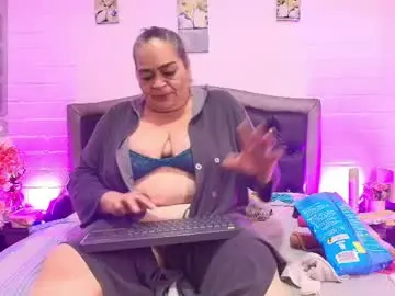 Queenmature  live sex cam