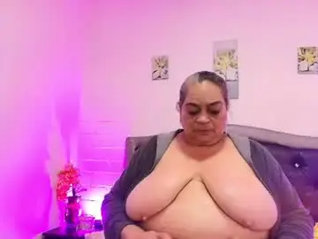 Queenmature  live sex cam
