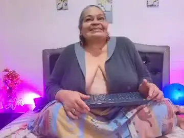 Queenmature  live sex cam