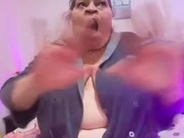 Queenmature  live sex cam