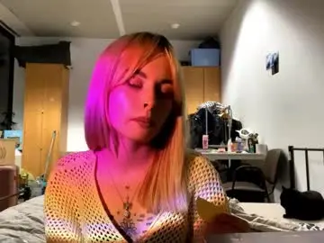 Yolandopettes  live sex cam