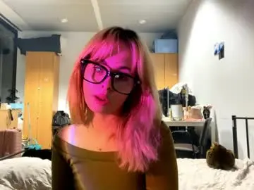 Yolandopettes  live sex cam