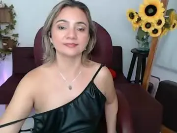 Ana_hotmilf  live sex cam
