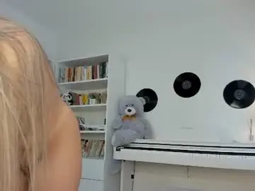 Judylea18  live sex cam